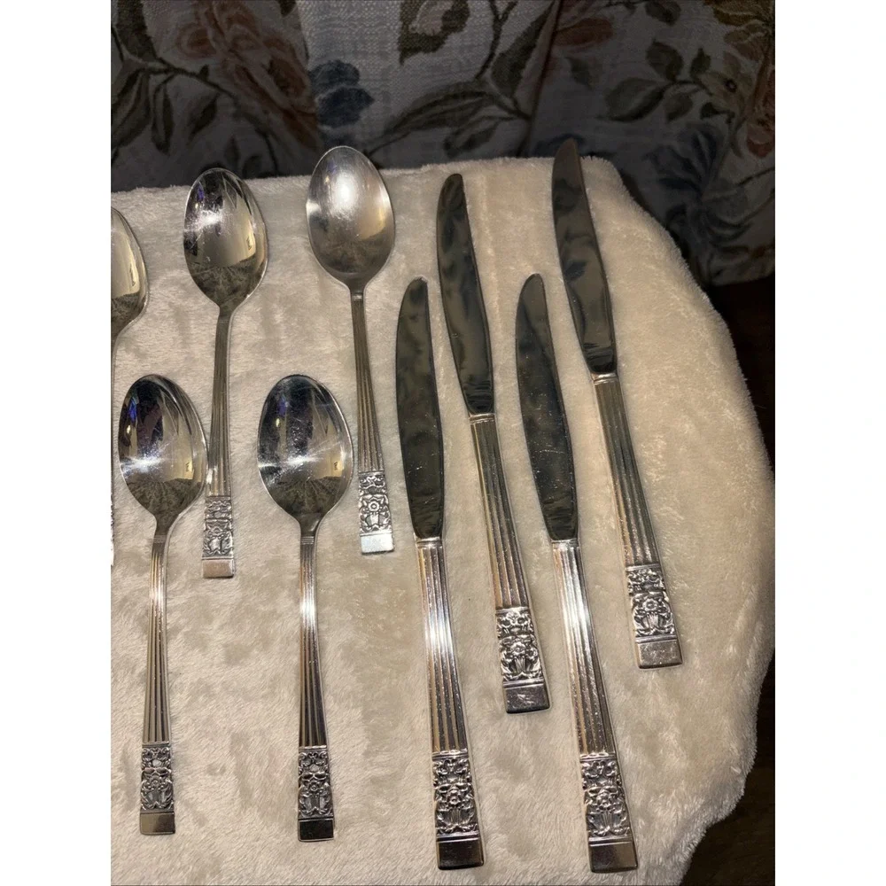 20 Pcs Vintage Community Silverplate Flatware Oneida Coronation Pattern